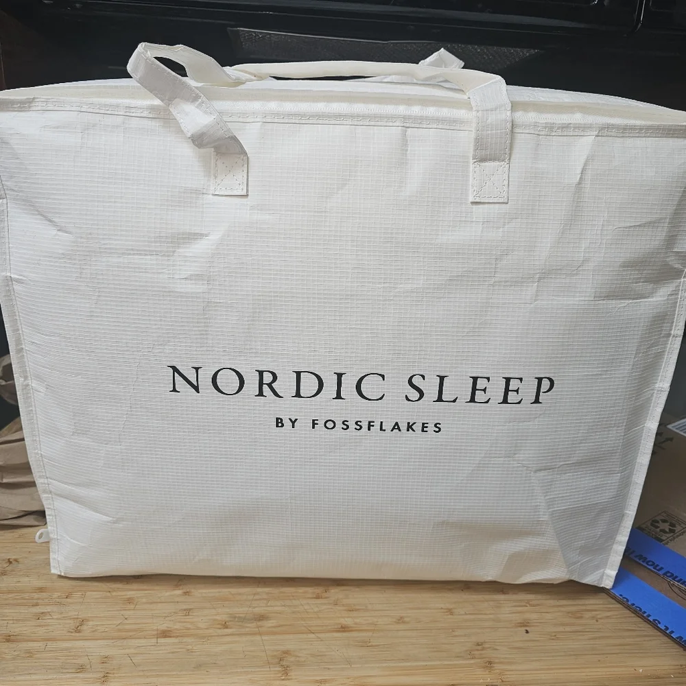 NIB FOSSFLAKES Nordic Sleep, Duvet Comforter Anti-Allergenic Filling Queen